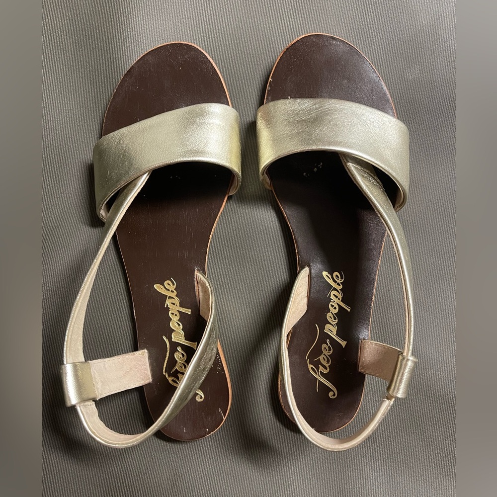 Free People Under Wraps Gold Metallic Flat Summer Sandal Size 38 US 8 Bohemian